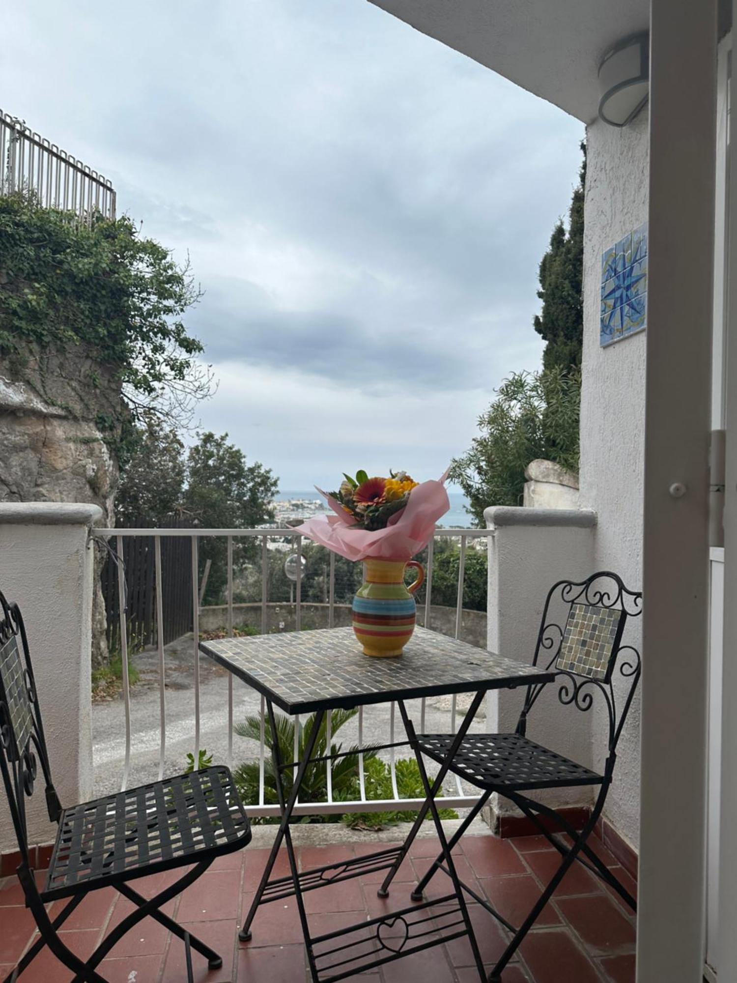 La Bomboniera Lägenhet Ischia Exteriör bild